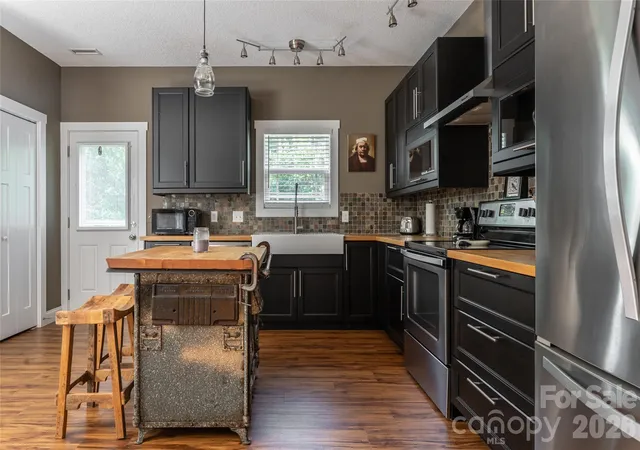 Photo 2 of Townhouse for sale at 2 Ml Crk Loop, Asheville, NC 28806 | MLS# 4420217 | Listing updated on 2026-09-23