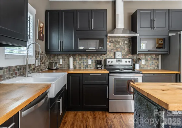 Photo 3 of Townhouse for sale at 2 Ml Crk Loop, Asheville, NC 28806 | MLS# 4420217 | Listing updated on 2026-09-23
