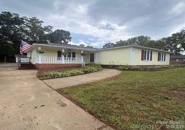 Photo 2 of Single family home for sale at 107 Ephraim Dr, Salisbury, NC 28144 | MLS# 4420227 | Listing updated on 2026-09-01