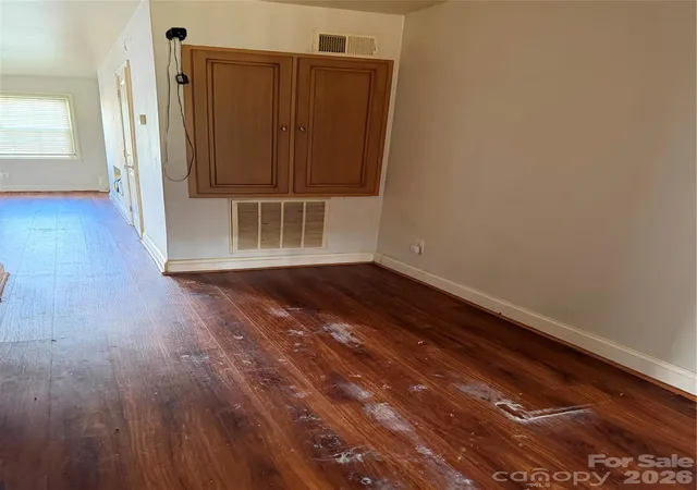 Listing Photo 5 - Condo for sale in building located at 155 NW 17th St, Hickory, NC 28601 - Unit #F1