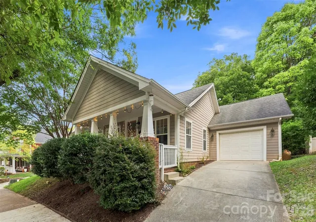 Photo 2 of Single family home for sale at 14100 Garden District Row, Huntersville, NC 28078 | MLS# 4420231 | Listing updated on 2026-09-25
