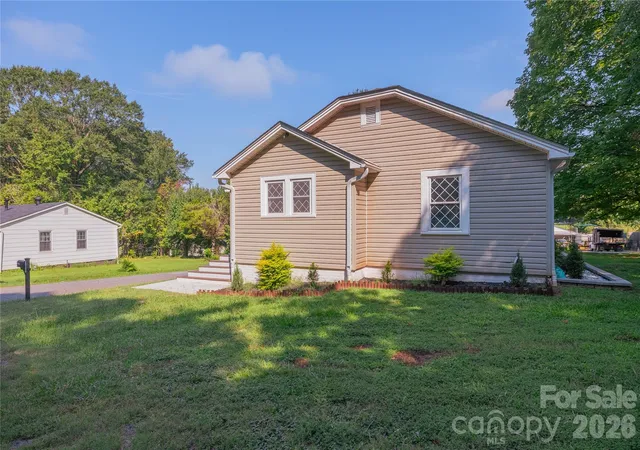 Photo 3 of Single family home for sale at 701 Betty St, Gastonia, NC 28054 | MLS# 4420236 | Listing updated on 2026-09-28