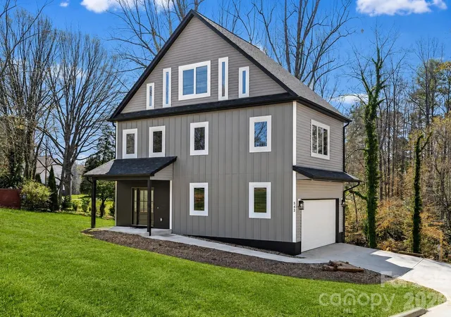 Photo 1 of Single family home for sale at 543 30th Avenue Nw, Hickory, NC 28601 | MLS# 4420266 | Listing updated on 2026-09-04