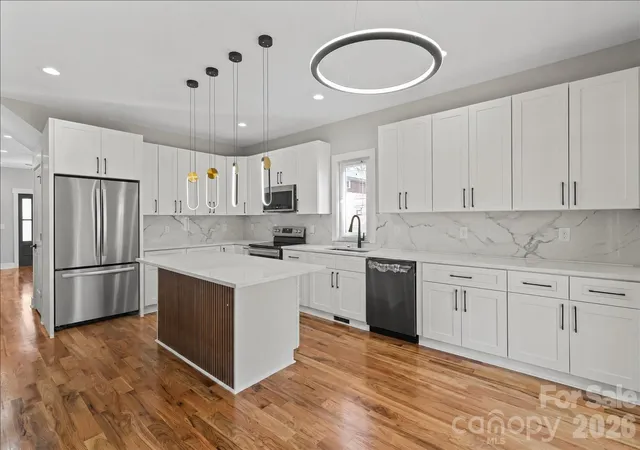 Photo 3 of Single family home for sale at 543 30th Avenue Nw, Hickory, NC 28601 | MLS# 4420266 | Listing updated on 2026-09-04