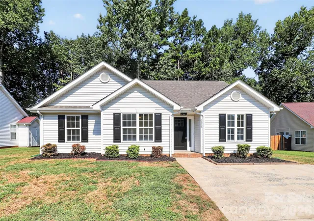 Single family home for sale at 6111 Country Walk Dr, Charlotte, NC 28212 | MLS# 4420274