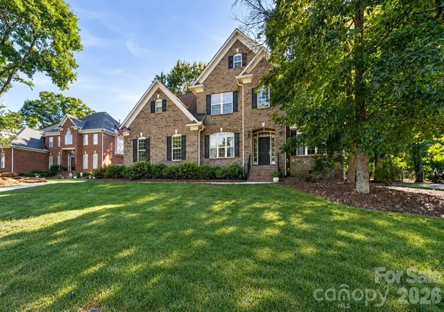 Photo 1 of Single family home for sale at 2612 Albatross Ln, Matthews, NC 28104 | MLS# 4420292 | Listing updated on 2026-10-05