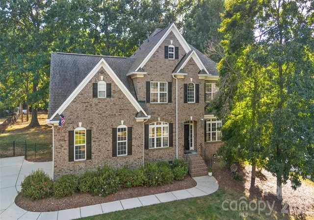 Photo 33 of Single family home for sale at 2612 Albatross Ln, Matthews, NC 28104 | MLS# 4420292 | Listing updated on 2026-10-05