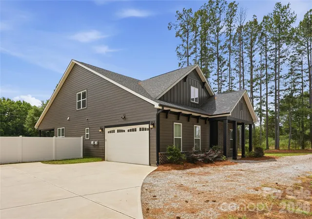 Photo 2 of Single family home for sale at 322 Shinnville Rd, Mooresville, NC 28115 | MLS# 4420300 | Listing updated on 2026-09-02