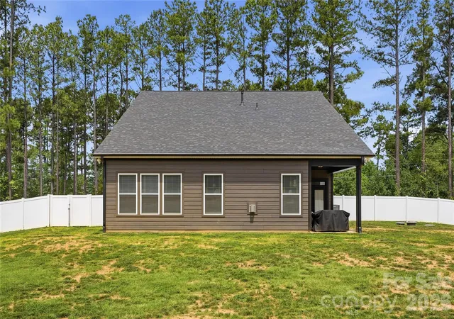 Photo 3 of Single family home for sale at 322 Shinnville Rd, Mooresville, NC 28115 | MLS# 4420300 | Listing updated on 2026-09-02