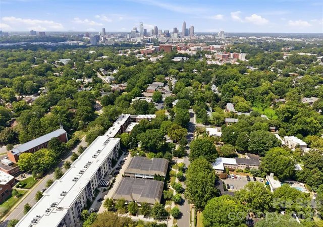 Photo 3 of Townhouse for sale at 2428 Vail Ave, Charlotte, NC 28207 | MLS# 4420307 | Listing updated on 2026-10-08