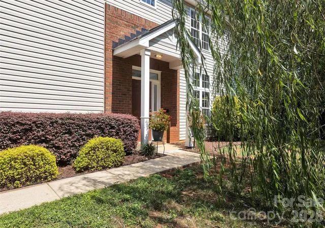 Photo 3 of Single family home for sale at 9132 Royal Highlands Ct, Charlotte, NC 28277 | MLS# 4420335 | Listing updated on 2026-09-28