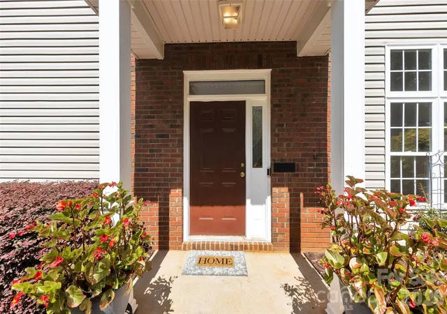 Photo 3 of Single family home for sale at 9132 Royal Highlands Ct, Charlotte, NC 28277 | MLS# 4420335 | Listing updated on 2026-09-28