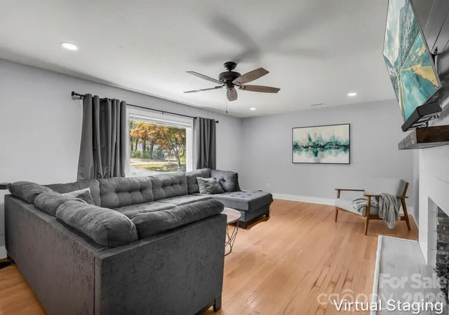 Photo 3 of Single family home for sale at 3208 Florida Dr, Hendersonville, NC 28792 | MLS# 4420340 | Listing updated on 2026-09-23