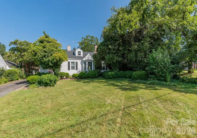 Photo 3 of Single family home for sale at 403 Fairview Dr, Lexington, NC 27292 | MLS# 4420347 | Listing updated on 2026-09-29