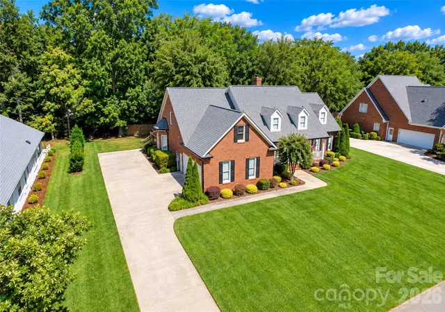 Photo 1 of Single family home for sale at 5480 Glen Forest Dr, Charlotte, NC 28226 | MLS# 4420356 | Listing updated on 2026-10-22