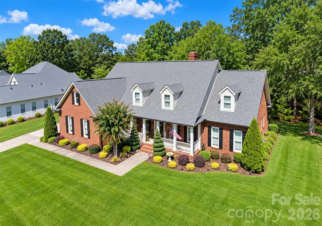 Photo 2 of Single family home for sale at 5480 Glen Forest Dr, Charlotte, NC 28226 | MLS# 4420356 | Listing updated on 2026-10-22