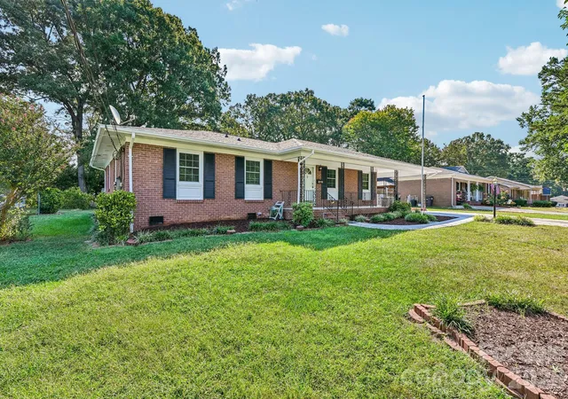 Photo 3 of Single family home for sale at 1926 Taylor Dr, Gastonia, NC 28052 | MLS# 4420378 | Listing updated on 2026-10-10