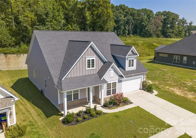 Photo 2 of Single family home for sale at 7893 Crk Park Dr, Denver, NC 28037 | MLS# 4420383 | Listing updated on 2026-10-06