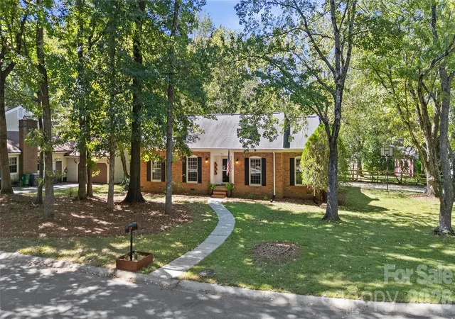 Photo 1 of Single family home for sale at 511 Morning Dale Rd, Matthews, NC 28105 | MLS# 4420407 | Listing updated on 2026-10-07