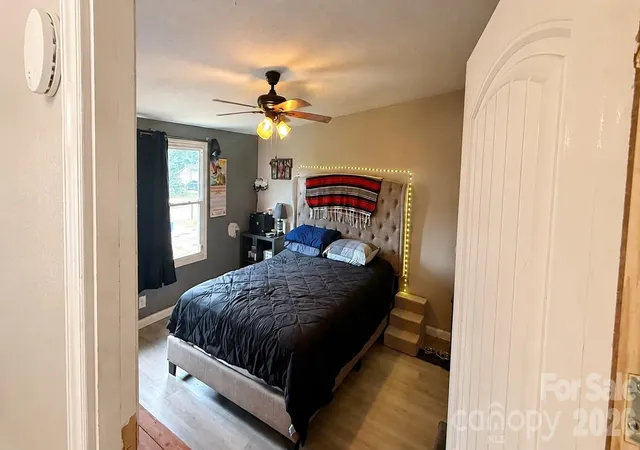 Photo 4 of Single family home for sale at 1868 Ellick Dr, Newton, NC 28658 | MLS# 4420428 | Listing updated on 2026-09-22