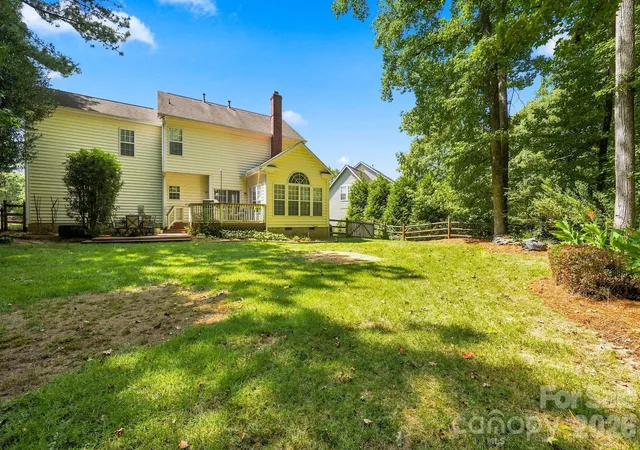 Photo 3 of Single family home for sale at 104 Oak Grv Ct, Fort Mill, SC 29715 | MLS# 4420444 | Listing updated on 2026-10-28