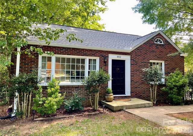 Photo 1 of Sale Pending at 652 Davie Ave, Statesville, NC 28677 | MLS# 4420445 | Listing updated on 2026-10-12