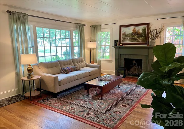 Photo 3 of Sale Pending at 652 Davie Ave, Statesville, NC 28677 | MLS# 4420445 | Listing updated on 2026-10-12