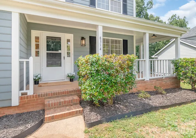 Photo 3 of Single family home for sale at 8314 David Lee Ln, Charlotte, NC 28227 | MLS# 4420448 | Listing updated on 2026-09-30