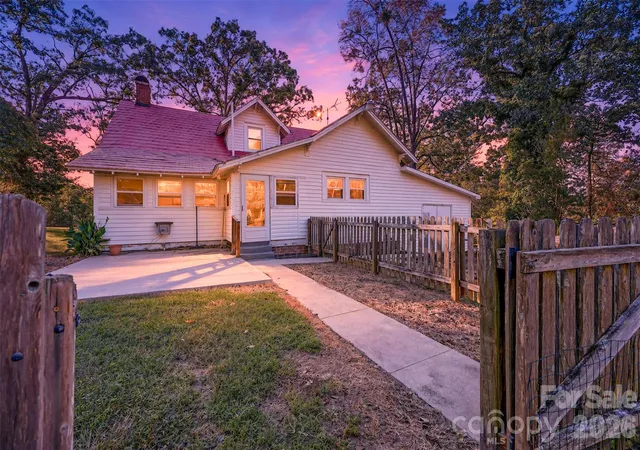 Photo 3 of Single family home for sale at 4156 Rocky Springs Rd, Hiddenite, NC 28636 | MLS# 4420463 | Listing updated on 2026-10-05
