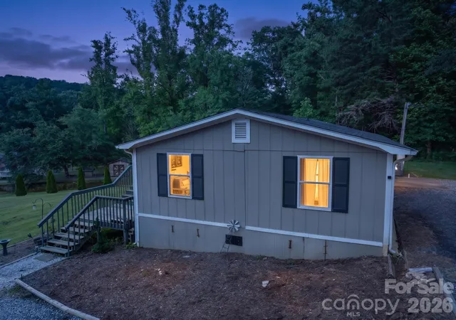 Photo 3 of Single family home for sale at 2437 S Rosedale Dr, Lenoir, NC | MLS# 4420476 | Listing updated on 2026-09-30