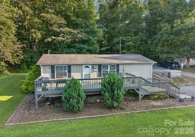 Photo 4 of Single family home for sale at 2437 S Rosedale Dr, Lenoir, NC | MLS# 4420476 | Listing updated on 2026-09-30