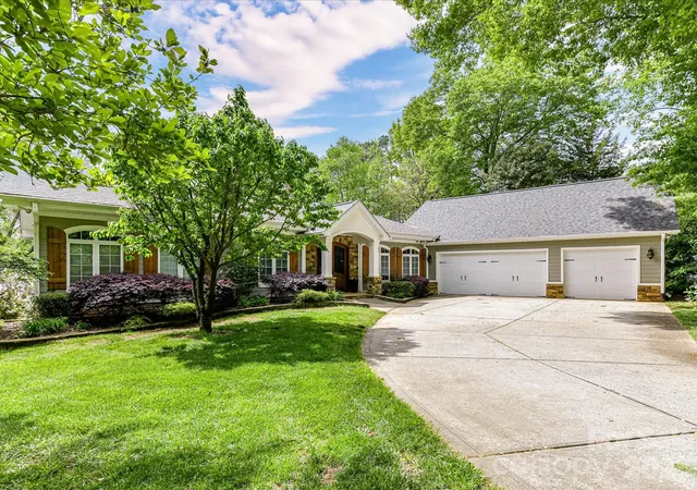 Photo 3 of Single family home for sale at 16211 Terry Ln, Huntersville, NC 28078 | MLS# 4420498 | Listing updated on 2026-10-09