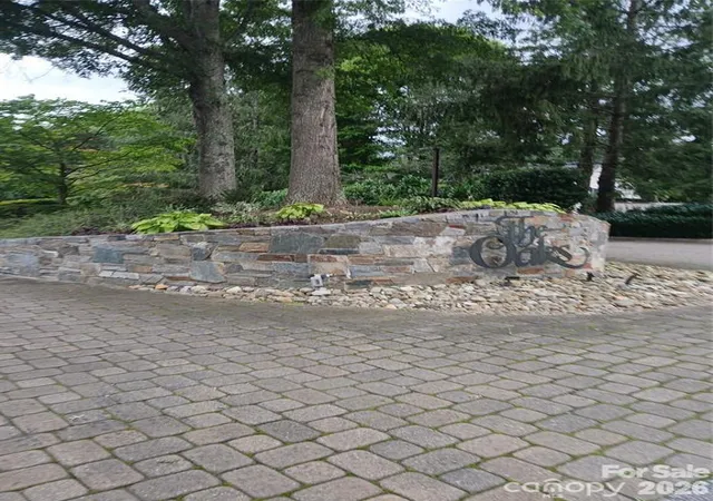 Photo 48 of Condo for sale at 304 Red Oak Dr, Hendersonville, NC 28791 | MLS# 4420508 | Listing updated on 2026-09-12