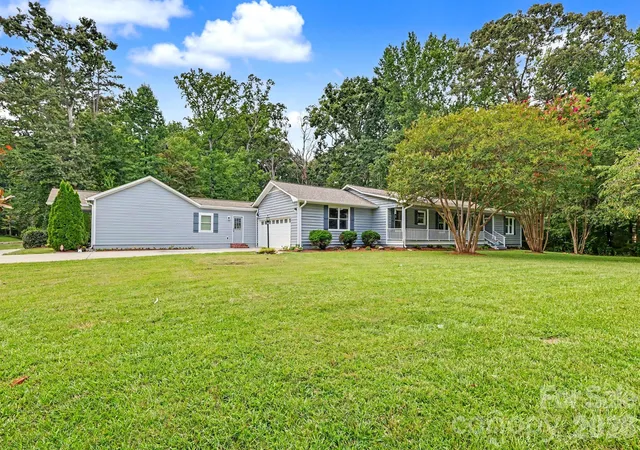 Single family home for sale at 3201 Fairforest Dr, Matthews, NC 28104 | MLS# 4420523 | Listing updated on 2026-09-14