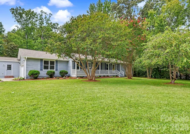 Photo 1 of Single family home for sale at 3201 Fairforest Dr, Matthews, NC 28104 | MLS# 4420523 | Listing updated on 2026-09-14