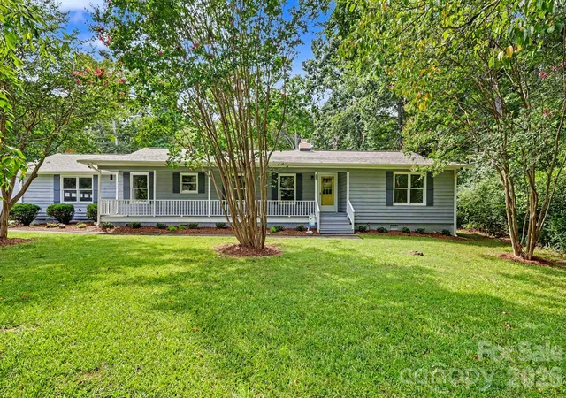 Photo 2 of Single family home for sale at 3201 Fairforest Dr, Matthews, NC 28104 | MLS# 4420523 | Listing updated on 2026-09-14