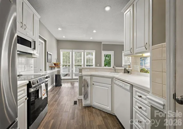Photo 3 of Single family home for sale at 2183 13th Street Ct NE, Hickory, NC 28601 | MLS# 4420537 | Listing updated on 2026-10-17