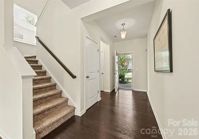 Photo 3 of Single family home for sale at 6918 Barefoot Forest Dr, Charlotte, NC 28269 | MLS# 4420558 | Listing updated on 2026-10-08