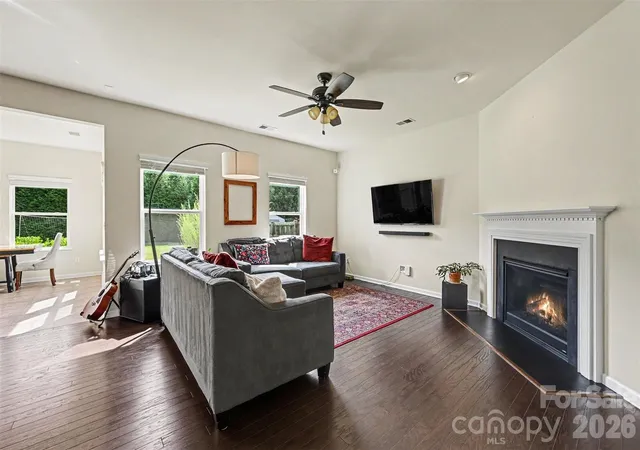 Photo 3 of Single family home for sale at 6918 Barefoot Forest Dr, Charlotte, NC 28269 | MLS# 4420558 | Listing updated on 2026-10-08