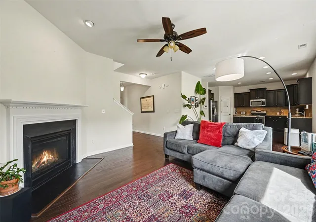 Photo 4 of Single family home for sale at 6918 Barefoot Forest Dr, Charlotte, NC 28269 | MLS# 4420558 | Listing updated on 2026-10-08