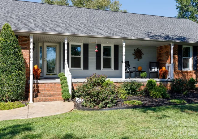 Photo 3 of Single family home for sale at 411 Cherokee National Hwy, Gaffney, SC 29341 | MLS# 4420560 | Listing updated on 2026-09-17