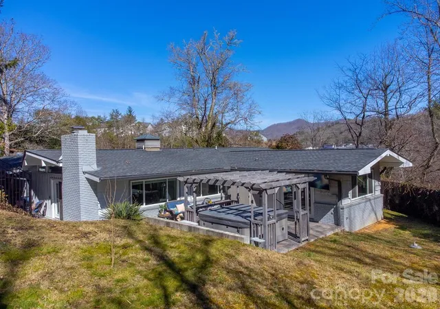 Photo 2 of Single family home for sale at 240 N Country Clb Dr, Cullowhee, NC 28723 | MLS# 4420561 | Listing updated on 2026-09-28