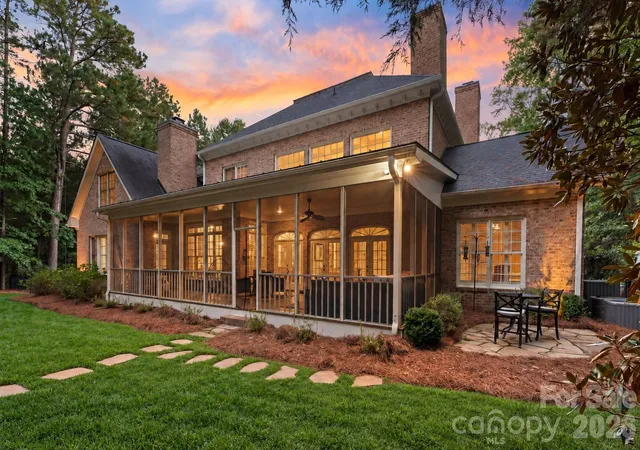 Photo 1 of Single family home for sale at 8500 Broxburn Ln, Waxhaw, NC 28173 | MLS# 4420575 | Listing updated on 2026-10-12