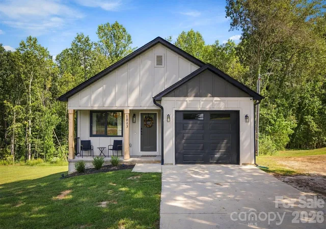 Photo 1 of Single family home for sale at 1013 37th Street Sw, Hickory, NC 28602 | MLS# 4420587 | Listing updated on 2026-09-21