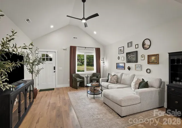 Photo 2 of Single family home for sale at 1013 37th Street Sw, Hickory, NC 28602 | MLS# 4420587 | Listing updated on 2026-09-21