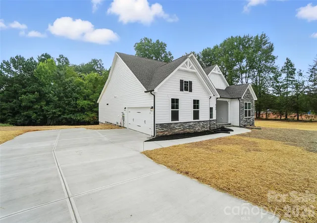 Photo 2 of Single family home for sale at 162 Clark Cvs Rd, Statesville, NC 28677 | MLS# 4420589 | Listing updated on 2026-10-07