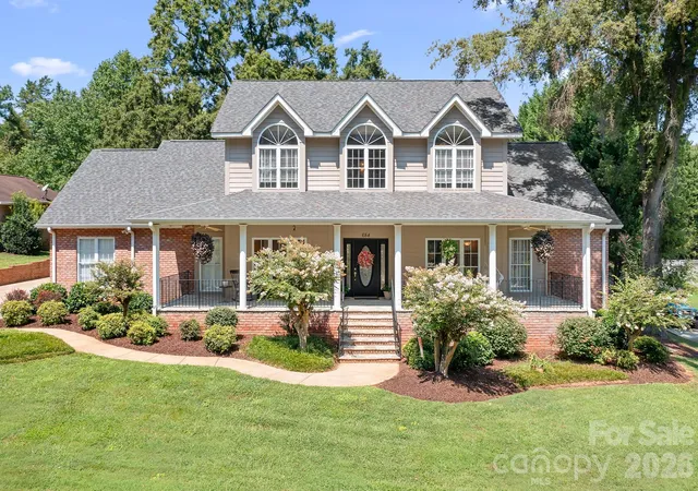 Photo 1 of Single family home for sale at 684 Millswood Dr, Mooresville, NC 28115 | MLS# 4420610 | Listing updated on 2026-09-08