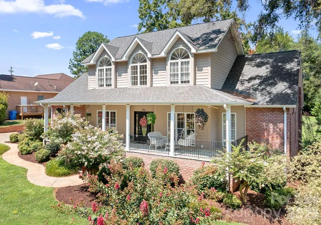 Photo 2 of Single family home for sale at 684 Millswood Dr, Mooresville, NC 28115 | MLS# 4420610 | Listing updated on 2026-09-08