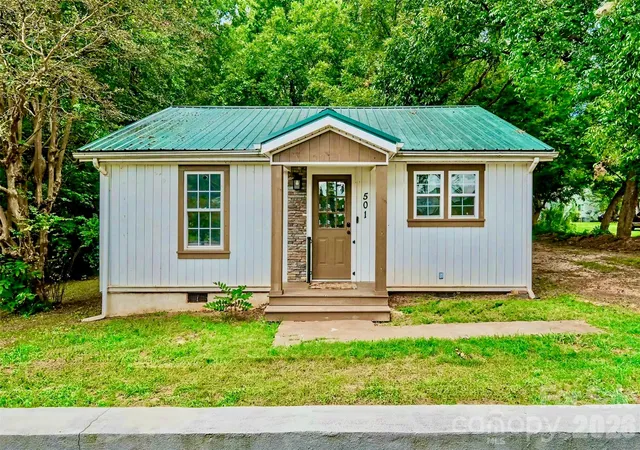 Photo 1 of Single family home for sale at 501 Hunter St, York, SC 29745 | MLS# 4420618 | Listing updated on 2026-10-06