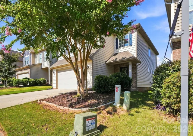 Photo 3 of Single family home for sale at 1727 Trentwood Dr, Fort Mill, SC 29715 | MLS# 4420632 | Listing updated on 2026-09-04